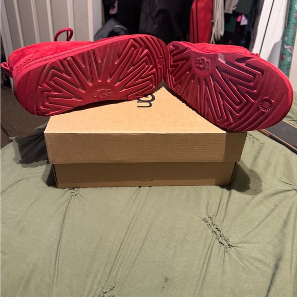 Women’s size 8 uggs good condition - Picture 3 of 5